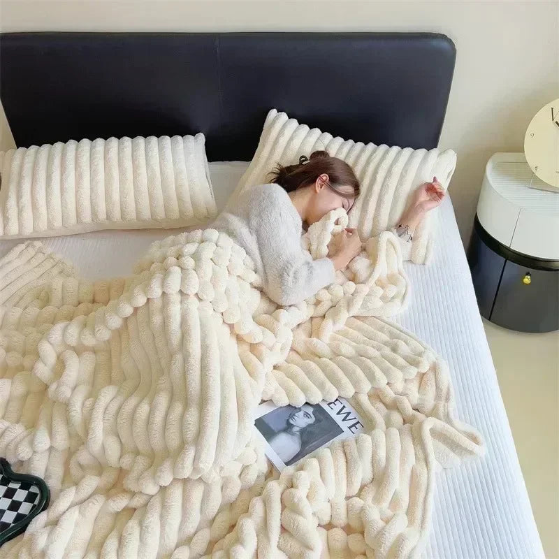 Fleece Decke weich warm – für Sofa, Bett und Freizeit