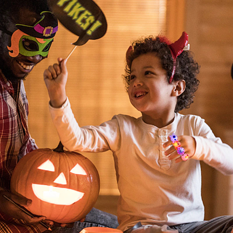 LED Halloween Ringe – 20 Stück Leuchtende Ringe mit Gruseligen Designs
