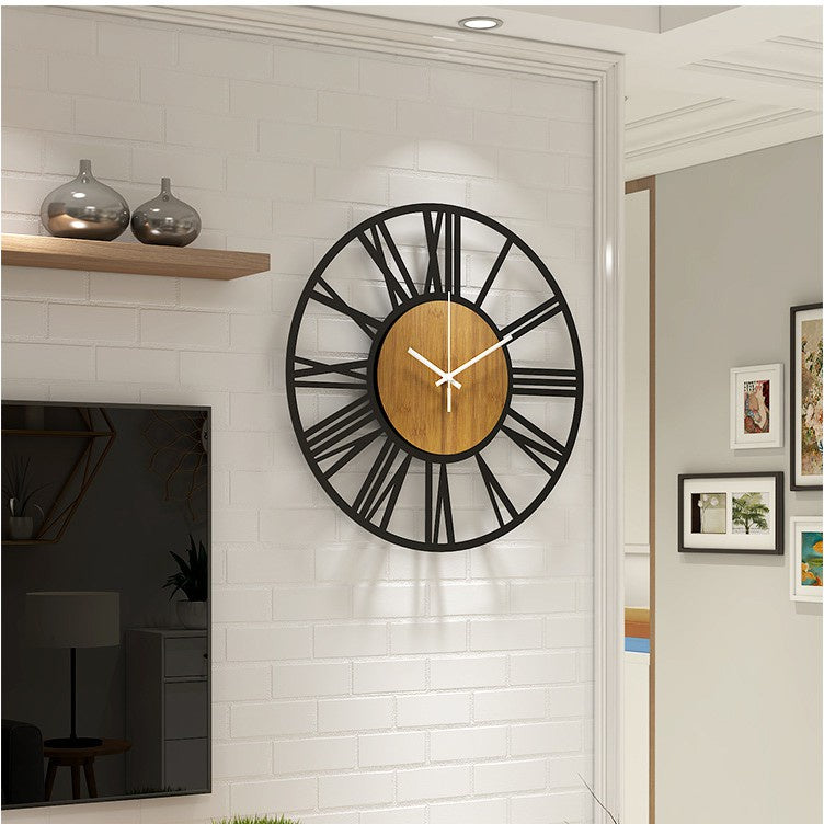 Wanduhr mit Holzoptik und lautlosem Quarzwerk – Skandinavisch