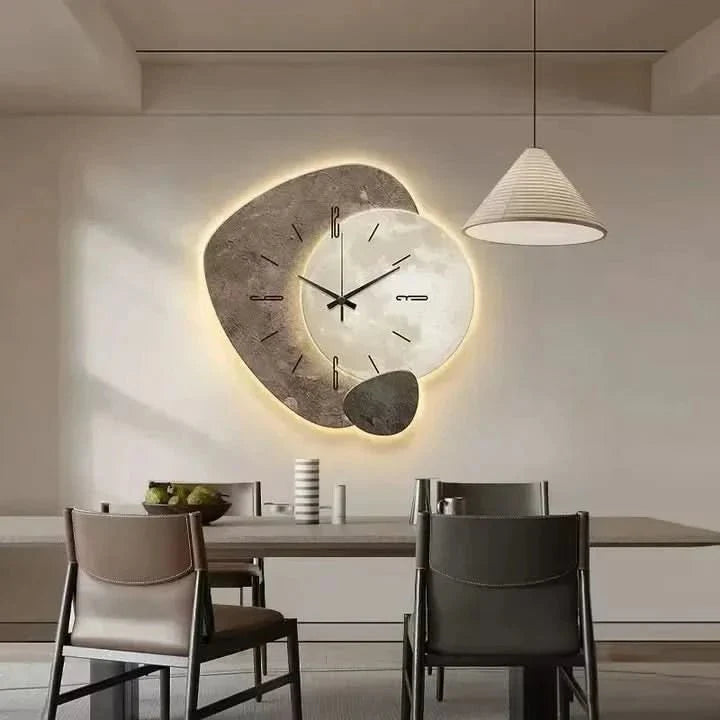 Moderne Holz-Wanduhr mit lautlosem Uhrwerk und USB-Beleuchtung