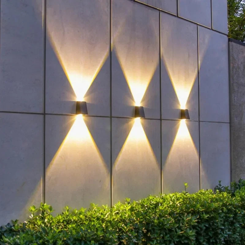 Solar LED Wandleuchte für außen – kabellos & wetterfest