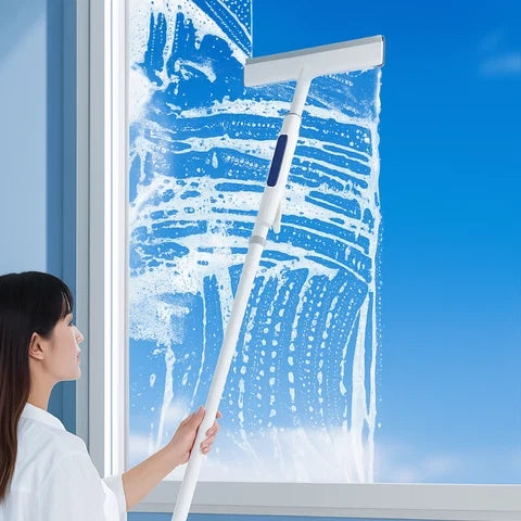 Fensterwischer mit Sprühfunktion und Doppelblatt für streifenfreie Scheiben