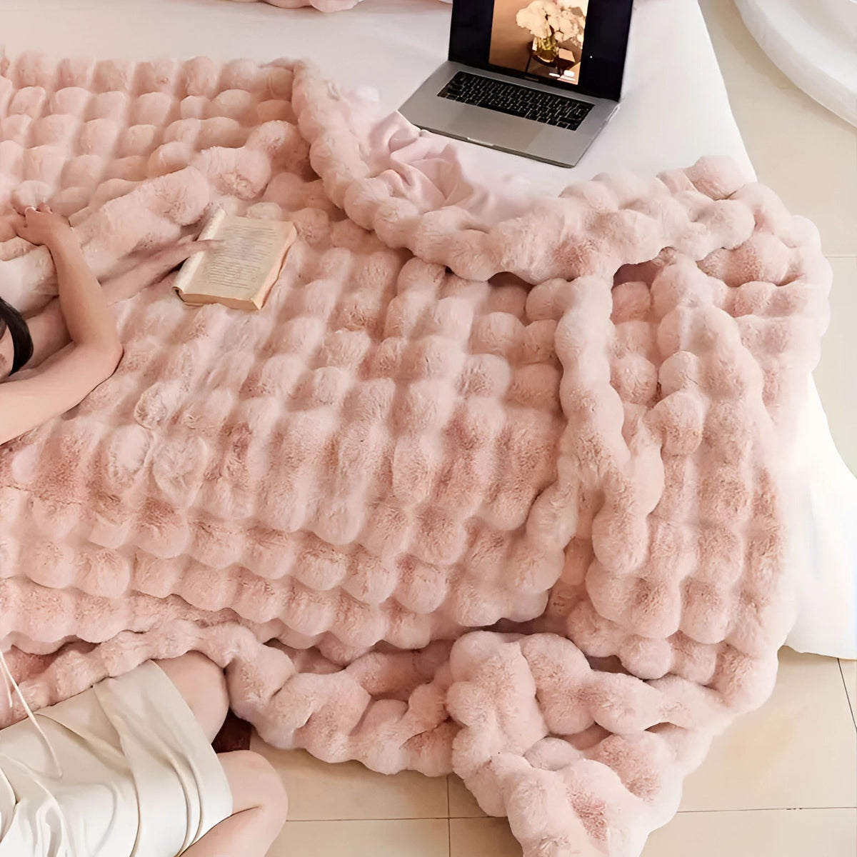 Gewichtsdecke mit Kunstfell und Chunky Knit Design
