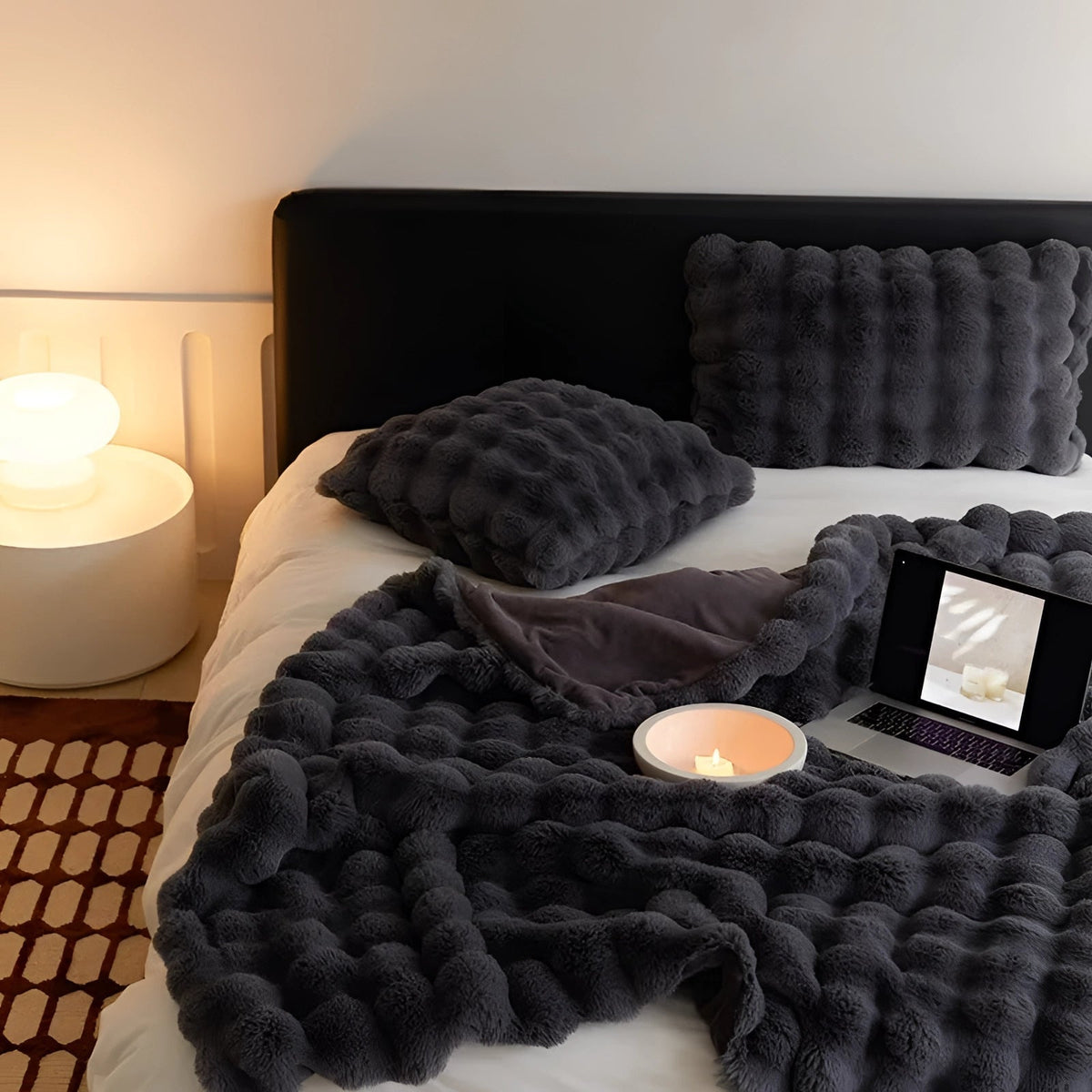 Gewichtsdecke mit Kunstfell und Chunky Knit Design