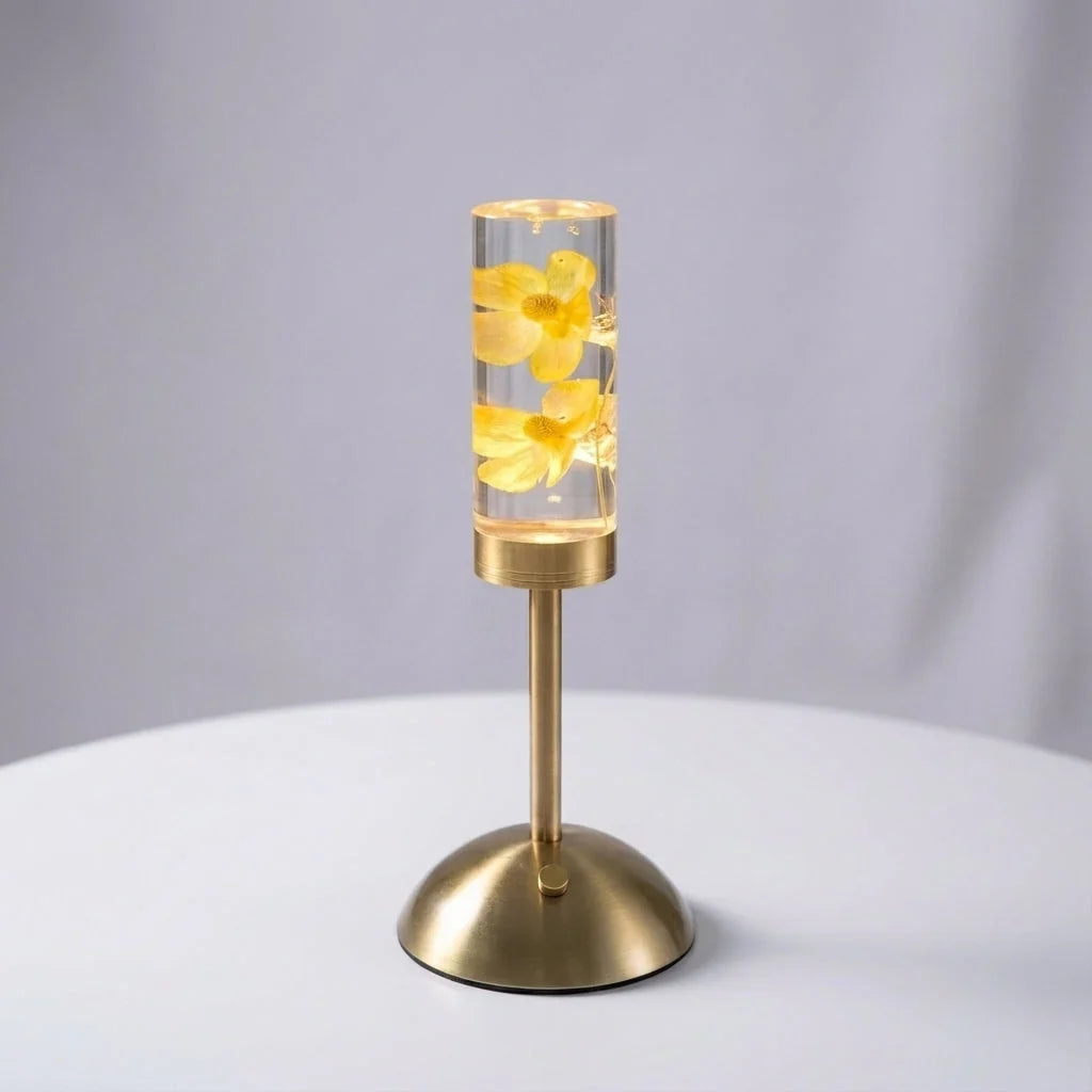 LED Tischlampe mit Farbwechsel und konservierter Blumenpräsentation