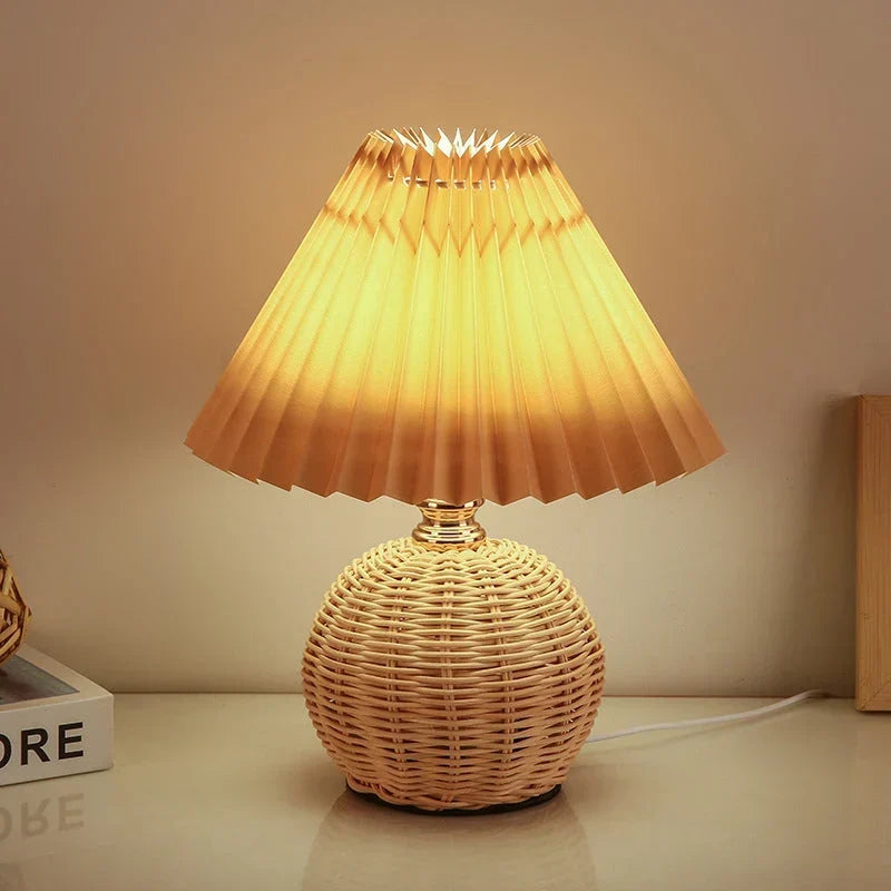 mit Rattansockel und Stoffschirm – USB-betrieben