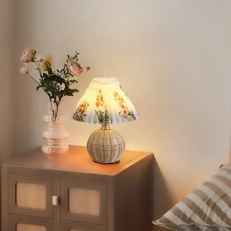 mit Rattansockel und Stoffschirm – USB-betrieben