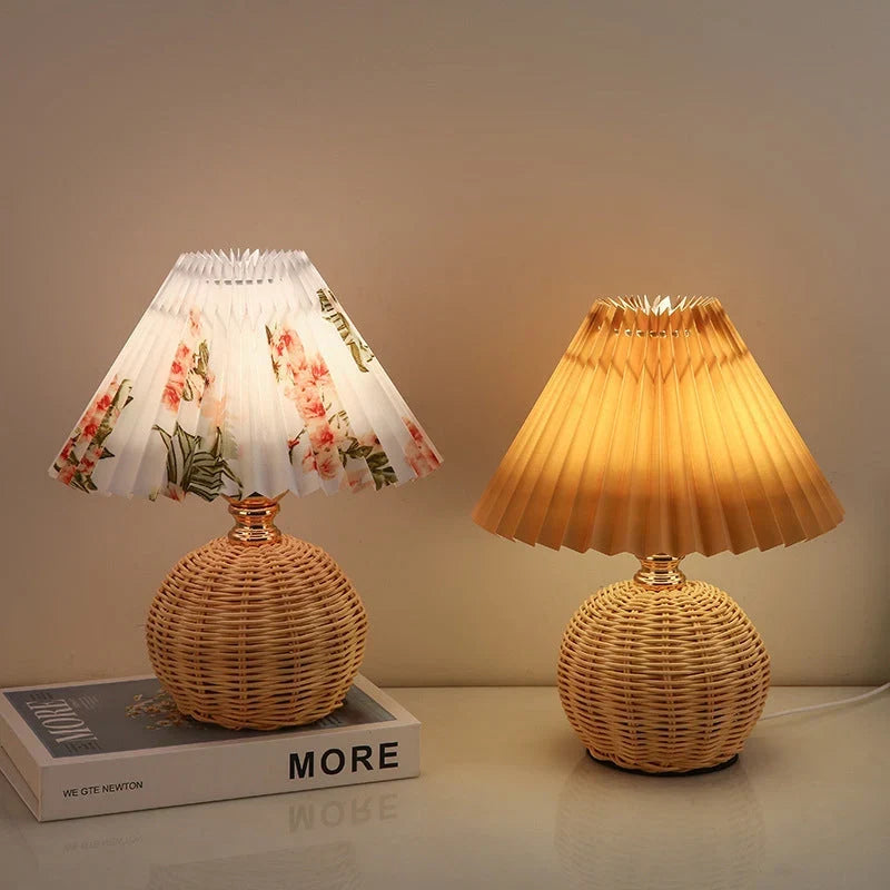 mit Rattansockel und Stoffschirm – USB-betrieben