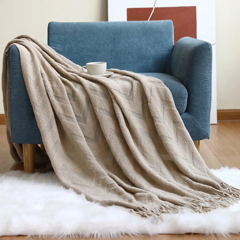 Jacquard-Strickdecke mit Fischgrätenmuster – weich und dekorativ