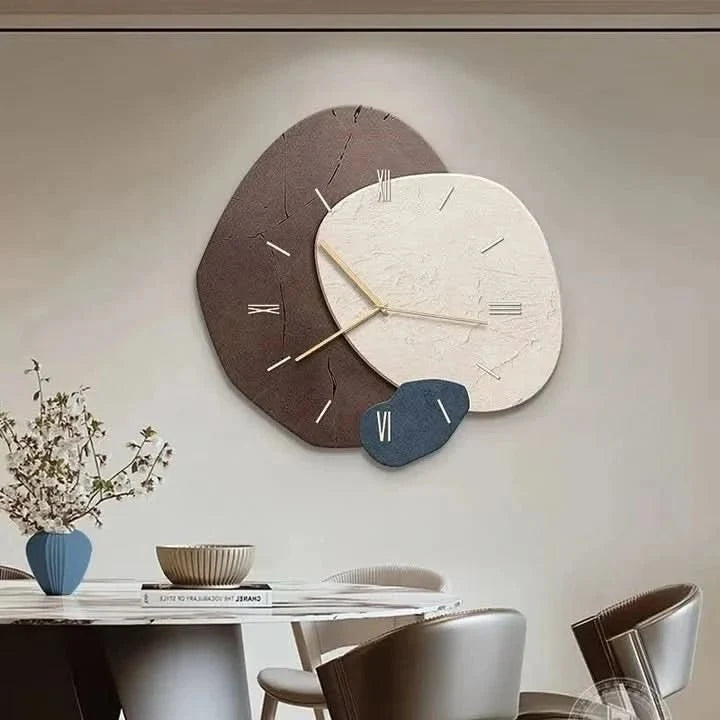 Moderne Holz-Wanduhr mit lautlosem Uhrwerk und USB-Beleuchtung