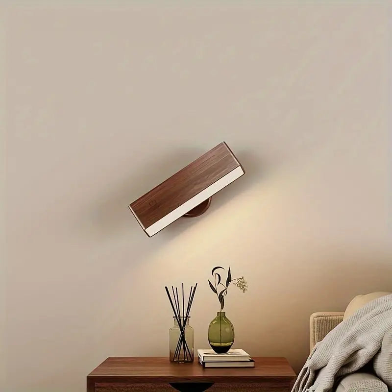 Kabellose Wandlampe mit Holzfinish – wiederaufladbar und dimmbar