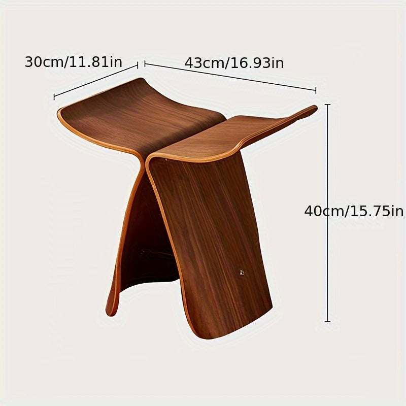 Schmetterlingshocker aus Massivholz – zeitloses Design für jedes Zimmer