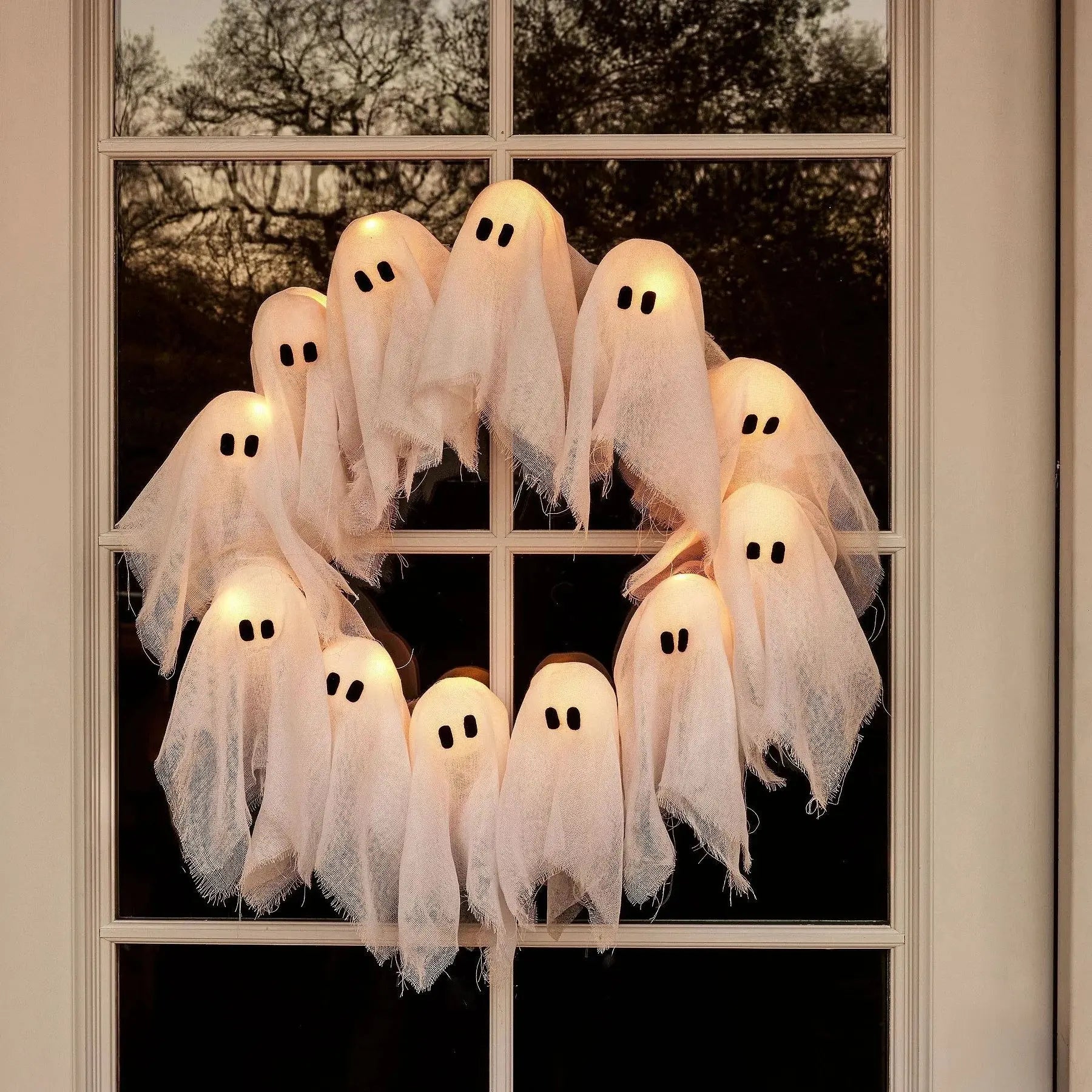 Halloween Kranz mit LED Beleuchtung – 12 leuchtende Geister, 31 cm