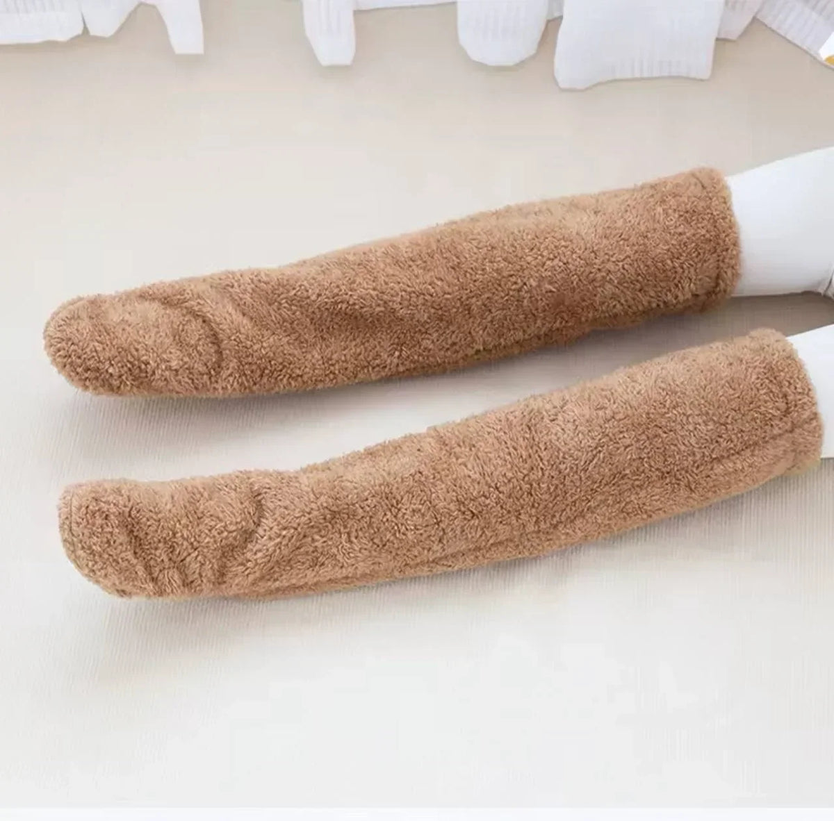 Flauschige Overknee-Socken mit Anti-Rutsch-Pads für zu Hause