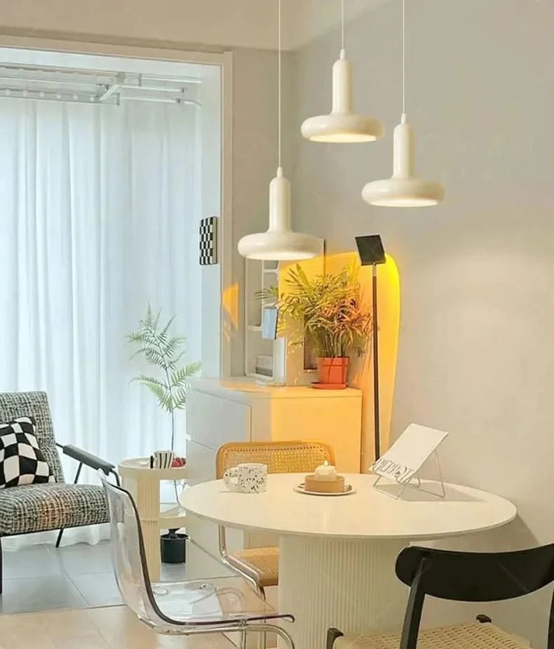 Minimalistische Pendelleuchte aus Metall – elegantes Design