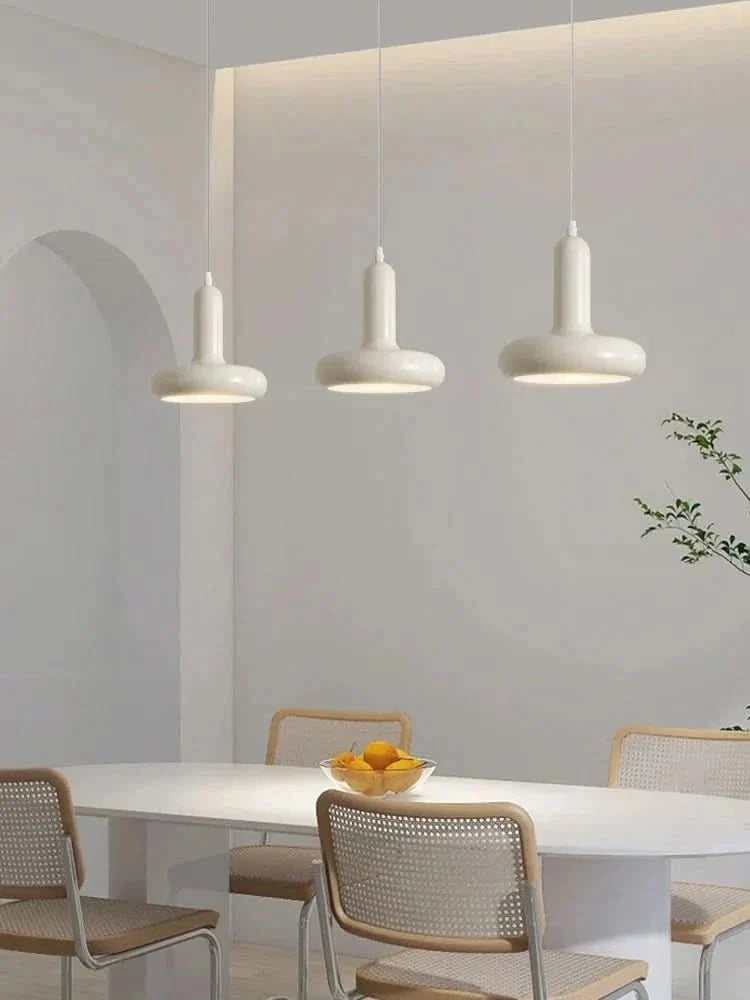 Minimalistische Pendelleuchte aus Metall – elegantes Design