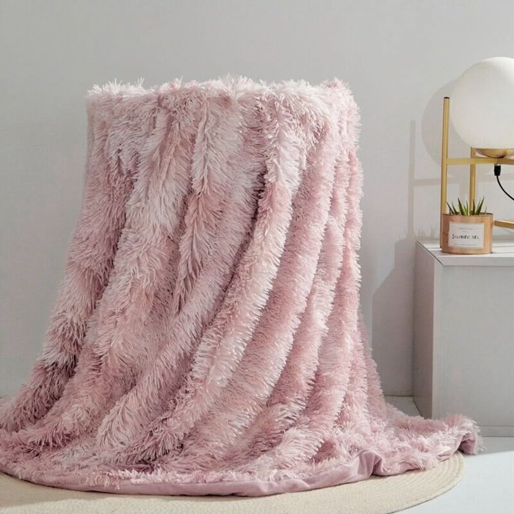 Kunstfell Kuscheldecke – flauschig weich für das ganze Jahr
