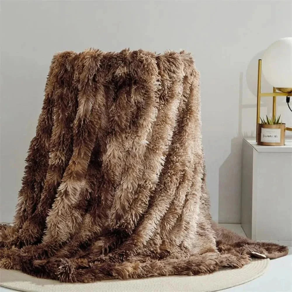 Kunstfell Kuscheldecke – flauschig weich für das ganze Jahr