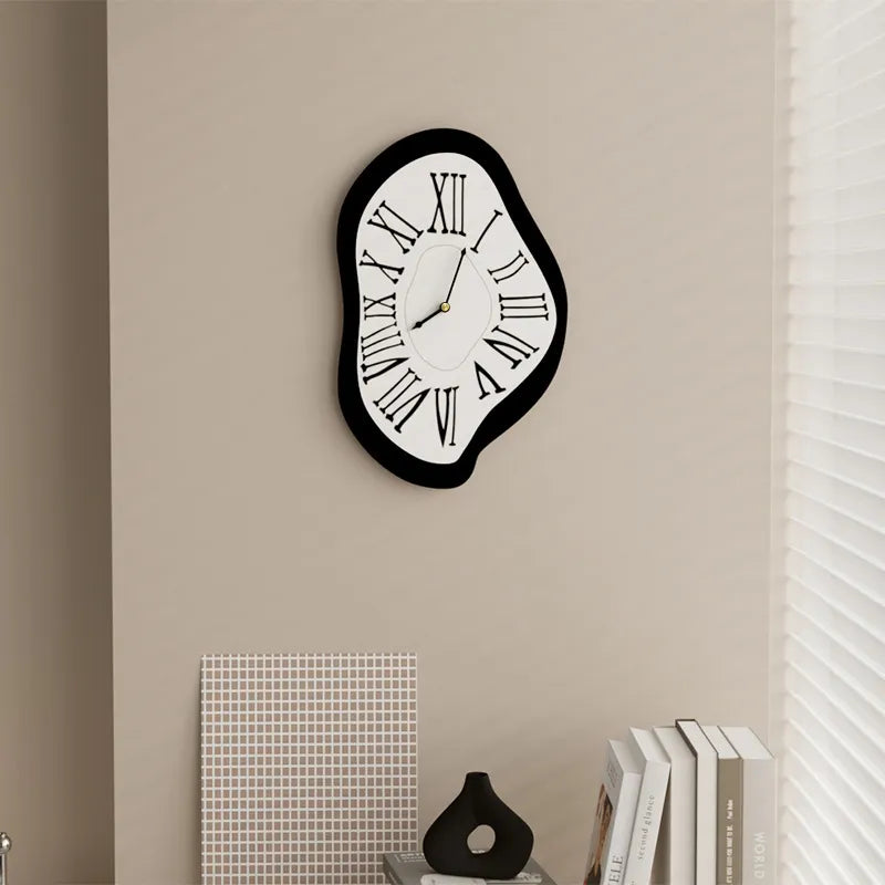 Wanduhr mit römischen Ziffern – geräuschloses Quarzwerk