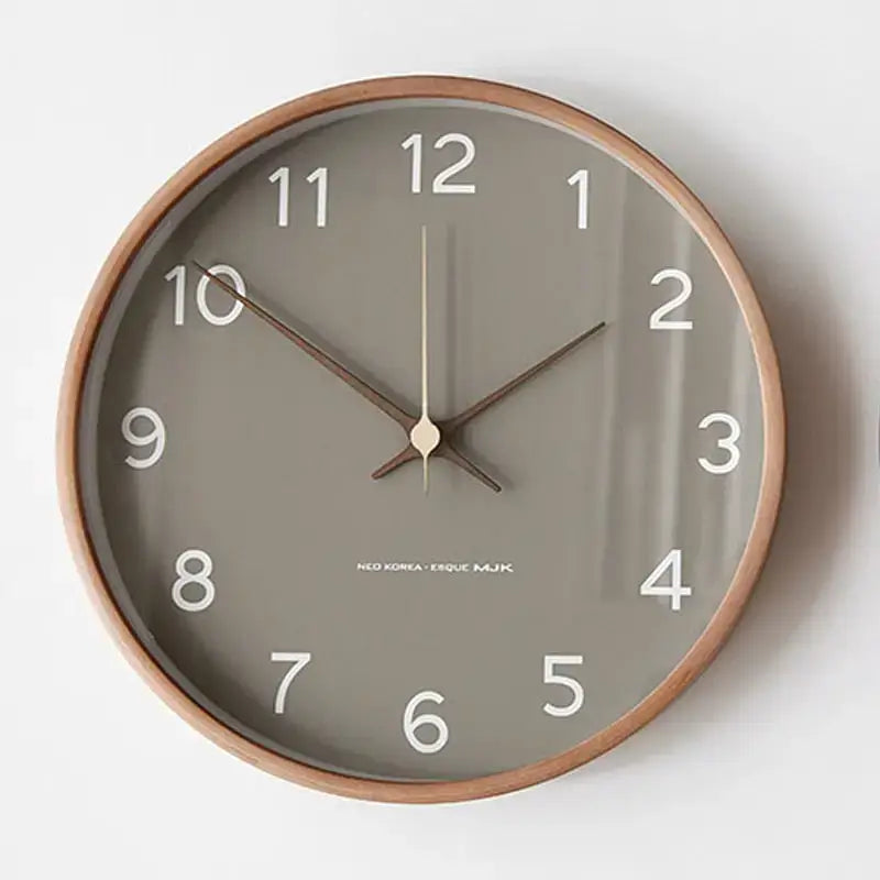 Holzwanduhr mit lautlosem Quarzwerk – minimalistisches Design