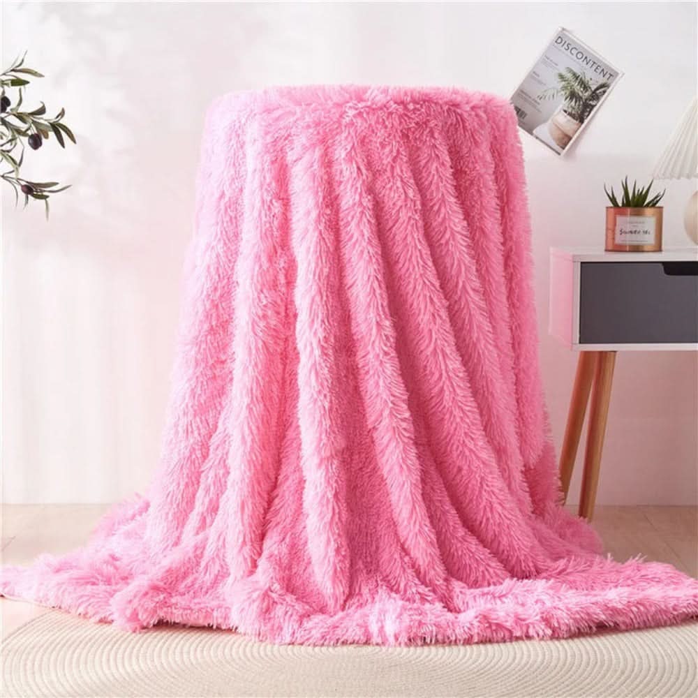 Kunstfell Kuscheldecke – flauschig weich für das ganze Jahr