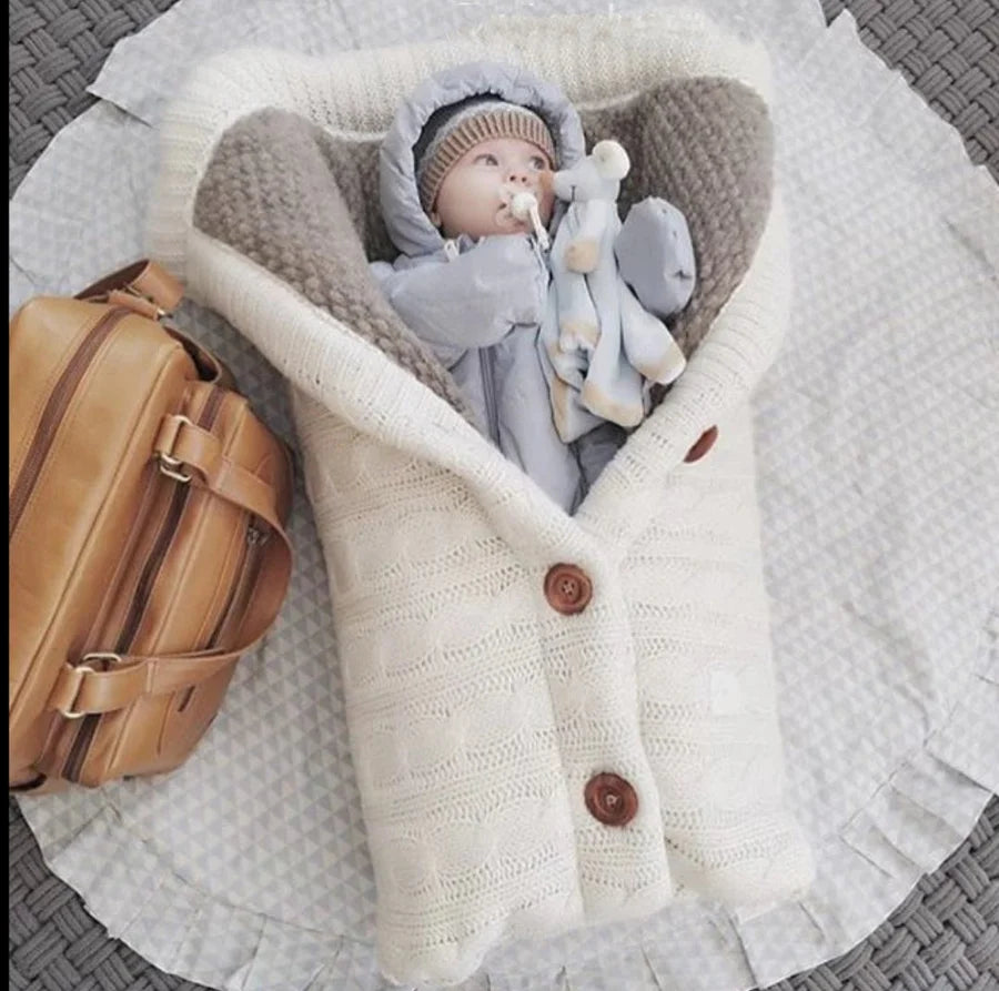 Gestrickter Baby Winterschlafsack 0-12 Monate mit Knöpfen